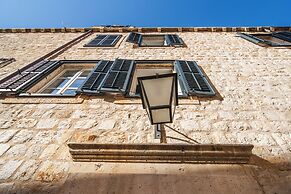 SUNce Palace Apartments with free offsite parking