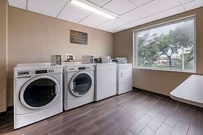 Comfort Suites Fort Lauderdale Airport South & Cruise Port