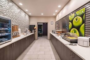 La Quinta Inn & Suites by Wyndham Chattanooga - Lookout Mtn