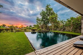 Jimbaran Balangan BeachFront Villa Nakar
