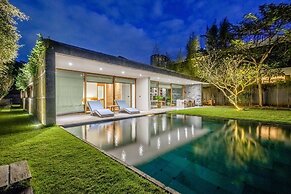 Jimbaran Balangan BeachFront Villa Nakar