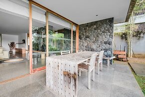 Jimbaran Balangan BeachFront Villa Nakar