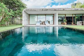 Jimbaran Balangan BeachFront Villa Nakar