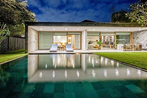 Jimbaran Balangan BeachFront Villa Nakar