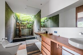 Jimbaran Balangan BeachFront Villa Nakar