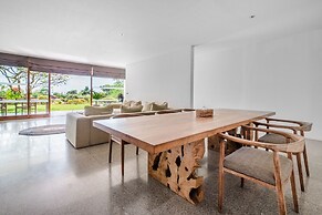 Jimbaran Balangan BeachFront Villa Nakar