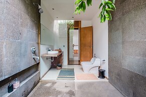 Jimbaran Balangan BeachFront Villa Nakar