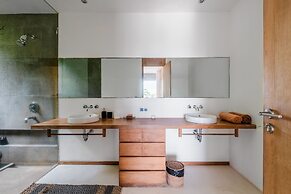 Jimbaran Balangan BeachFront Villa Nakar