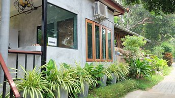 Pooltrap Village Bungalow