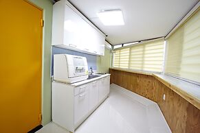 Rainbow Hotel Myeongdong