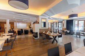 Bayer 89 Vi Vadi Hotel