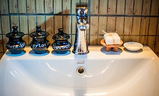 Riverside @ Hsipaw Resort