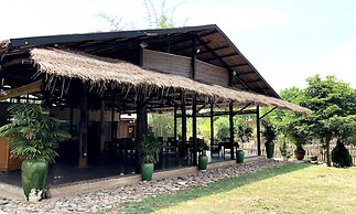 Riverside @ Hsipaw Resort