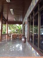 Baan Rim Lay Lipa Noi