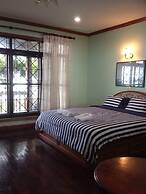 Baan Rim Lay Lipa Noi