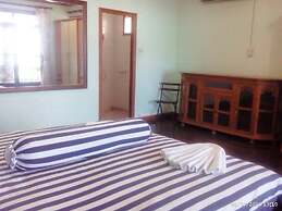 Baan Rim Lay Lipa Noi