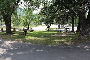 Wapiti Self-Service Lodge