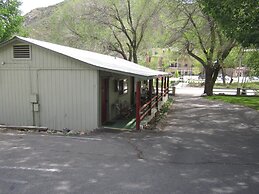 Wapiti Self-Service Lodge