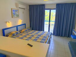 Kassavetis Center - Hotel Studios & Apartments