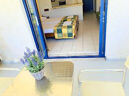 Kassavetis Center - Hotel Studios & Apartments