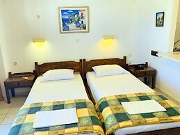 Kassavetis Center - Hotel Studios & Apartments