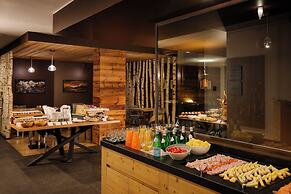Montana Lodge & Spa, by R Collection Hotels