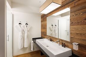 Montana Lodge & Spa, by R Collection Hotels
