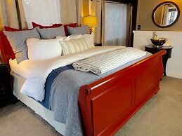 Ocean House Inn & Condos