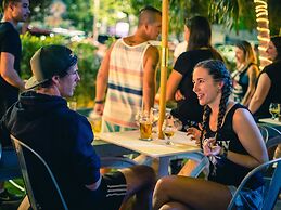 Beds n' Drinks Hostel