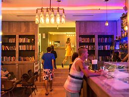 Beds n' Drinks Hostel