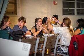 Beds n' Drinks Hostel