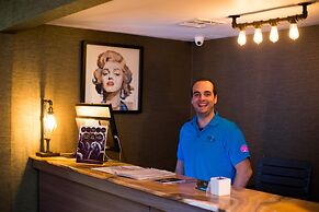 Beds n' Drinks Hostel