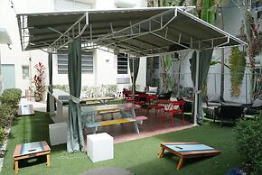 Beds n' Drinks Hostel