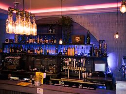 Beds n' Drinks Hostel