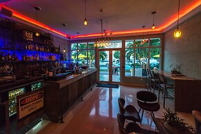 Beds n' Drinks Hostel