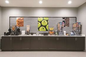 La Quinta Inn & Suites by Wyndham Fort Worth West - I-30