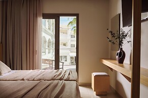 Atlantis Hotel