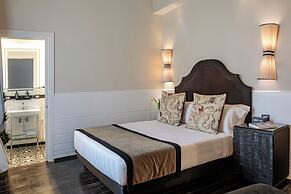 The Independent Suites