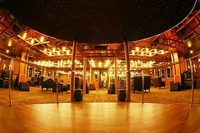 Vintage Luxury Yacht Hotel