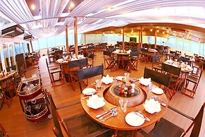 Vintage Luxury Yacht Hotel