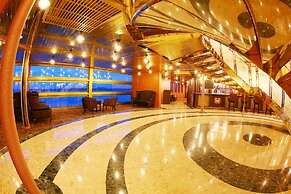 Vintage Luxury Yacht Hotel