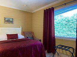 Lakeside Inn and Cafe