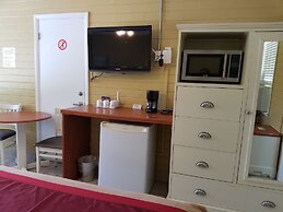 Lakeside Inn and Cafe