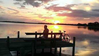 Lakeside Inn and Cafe