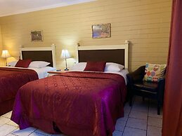 Lakeside Inn and Cafe