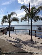 Lakeside Inn and Cafe