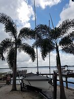 Lakeside Inn and Cafe