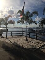 Lakeside Inn and Cafe