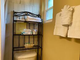 Lakeside Inn and Cafe