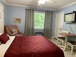 Lakeside Inn and Cafe